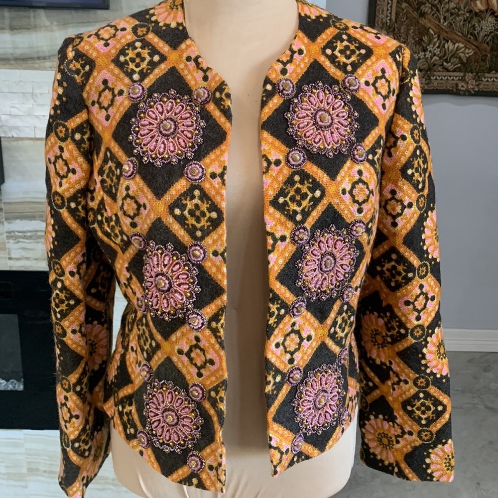 Luce Brett Paris Boutique Short Embroidered Blazer. Size 44 European (867) - Picture 2 of 8